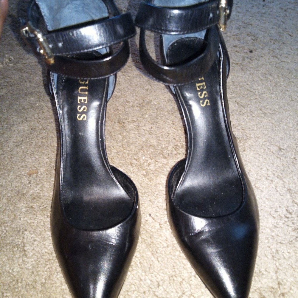 Guess pumps size 6 1/2